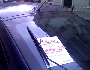 Publicité provocatrice placé sur les voitures à Paris